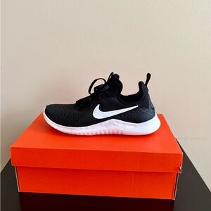 Nike Free TR 8 (size 8)